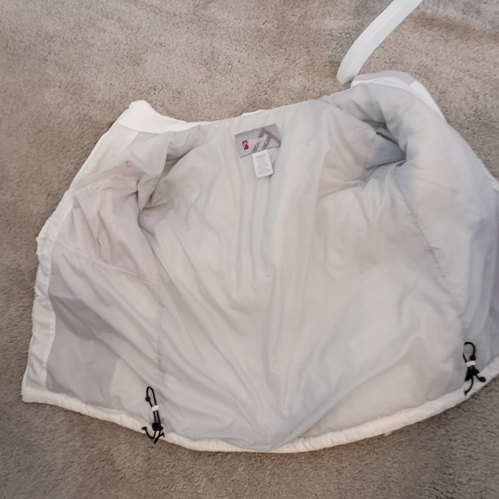Barely worn white puffy detachable hooded jacket - Picture 6 of 7